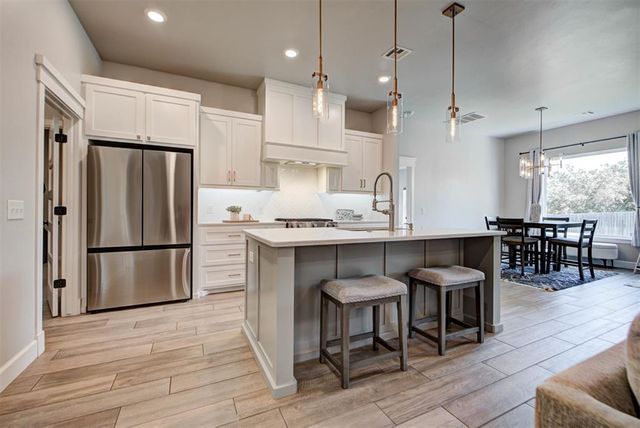 10800 Mountain Fork Drive, Yukon, OK 73099