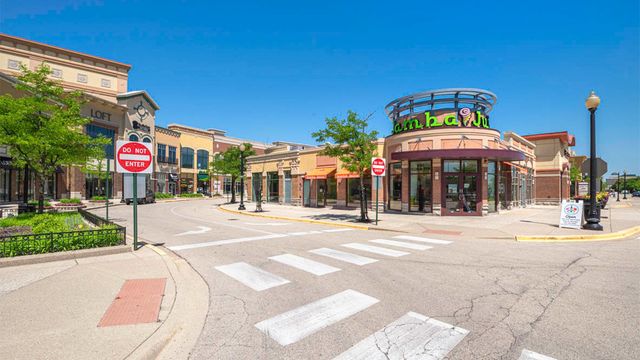 2224 Lakeshore Drive, Schaumburg, IL 60173