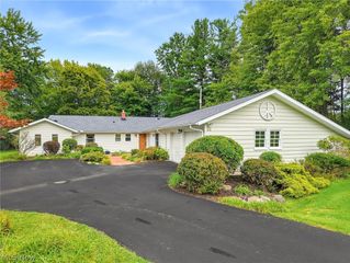 22 Ridgecrest Drive, Chagrin Falls, OH 44022