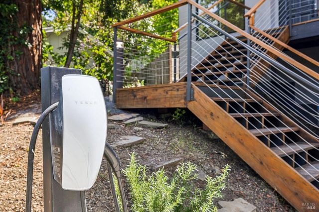 227 Coleman Dr, San Rafael, CA 94901