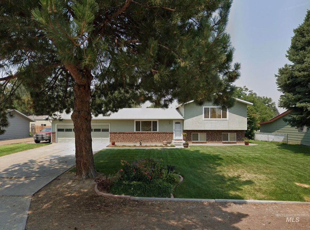 130 Nw Carrie Circle, Mountain Home, ID 83647 photo 1