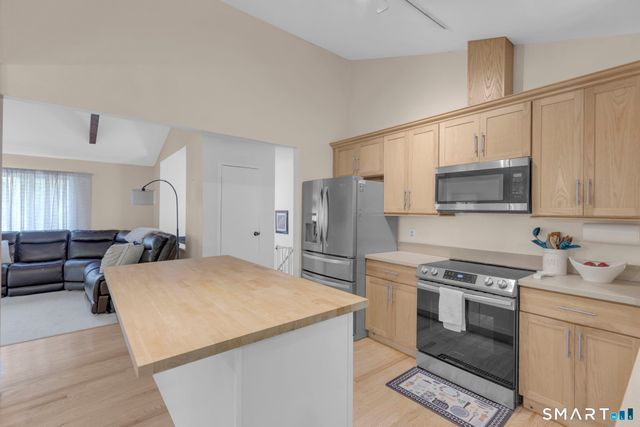41 Elbow Hill Road, Brookfield, CT 06804