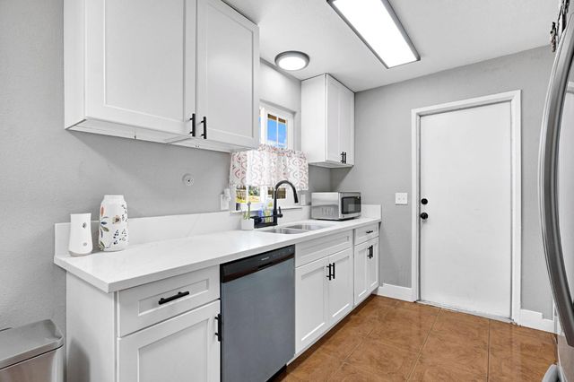 25410 Dawnridge Drive, Madera, CA 93638