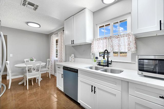 25410 Dawnridge Drive, Madera, CA 93638