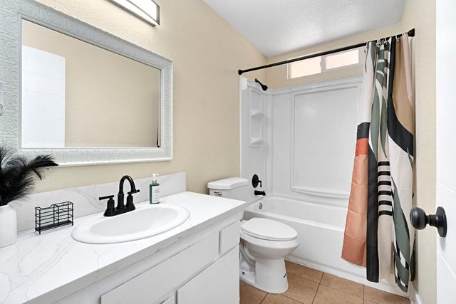 25410 Dawnridge Drive, Madera, CA 93638