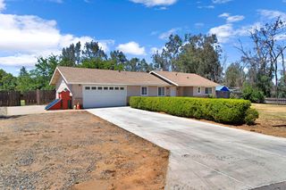 25410 Dawnridge Drive, Madera, CA 93638