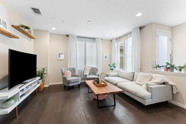 1738 Golden Poplar Ave, Sacramento, CA 95834