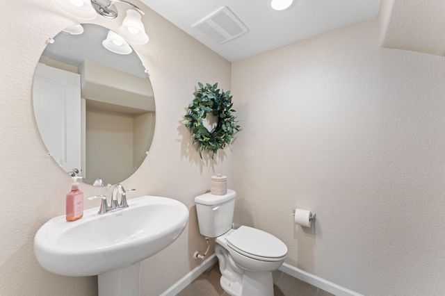 1738 Golden Poplar Ave, Sacramento, CA 95834
