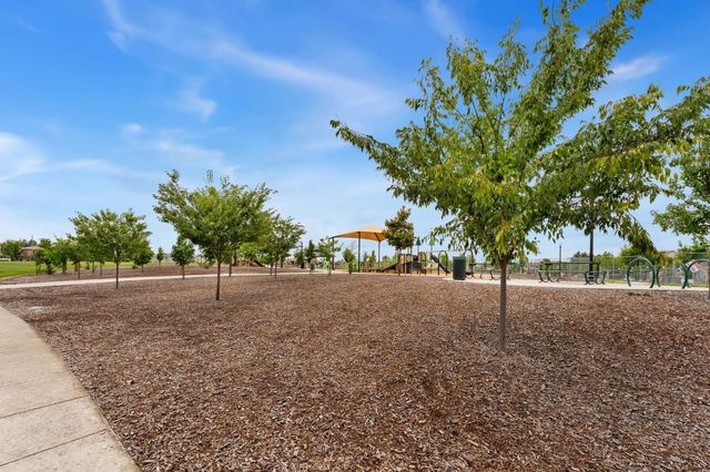 1738 Golden Poplar Ave, Sacramento, CA 95834