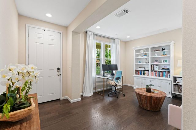 1738 Golden Poplar Ave, Sacramento, CA 95834