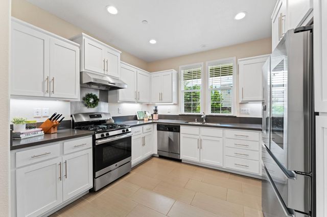 1738 Golden Poplar Ave, Sacramento, CA 95834