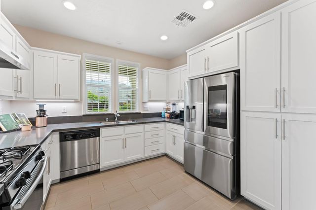 1738 Golden Poplar Ave, Sacramento, CA 95834