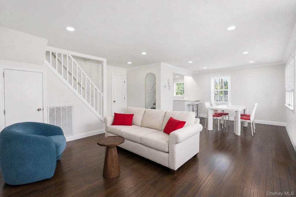 2 Taft Avenue, Islip, NY 11751 — photo 2