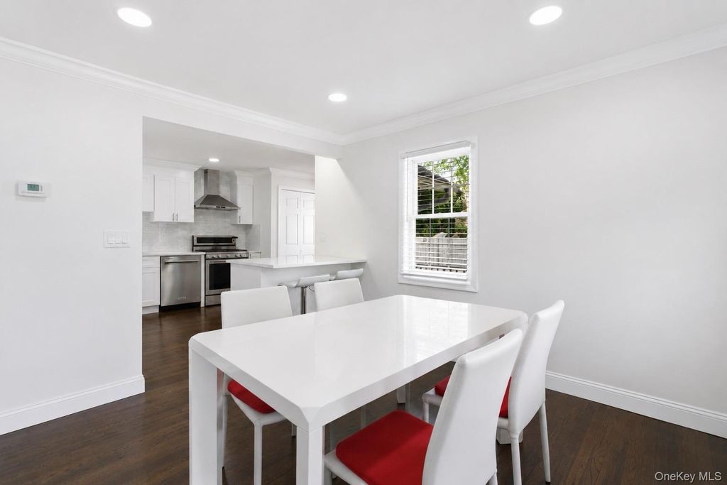 2 Taft Avenue, Islip, NY 11751 — photo 4