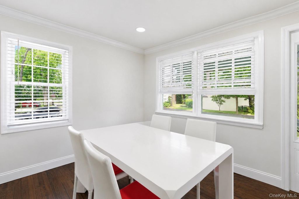 2 Taft Avenue, Islip, NY 11751 — photo 5