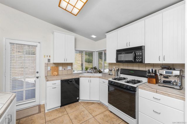 2027 Pointer Glen, Escondido, CA 92029