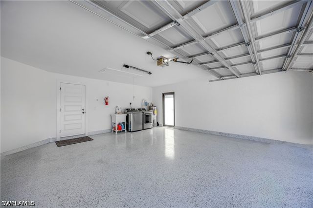 841 91st AVE N, Naples, FL 34108