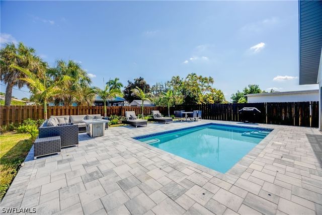 841 91st AVE N, Naples, FL 34108