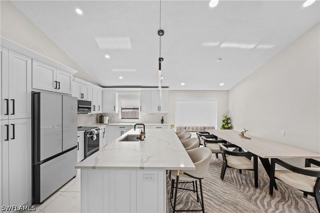 841 91st AVE N, Naples, FL 34108