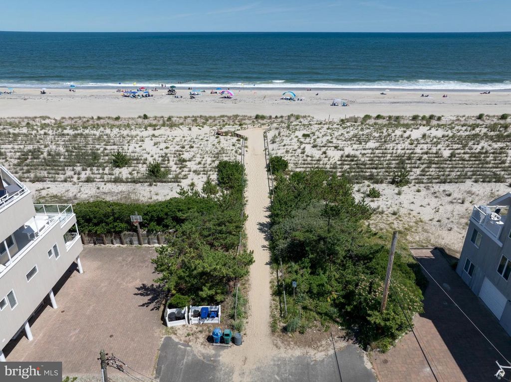 2 E CUMBERLAND AVE, Harvey Cedars, NJ 08008