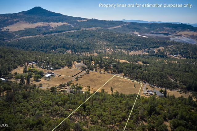 Monta Vista Court, Eagle Point, OR 97524