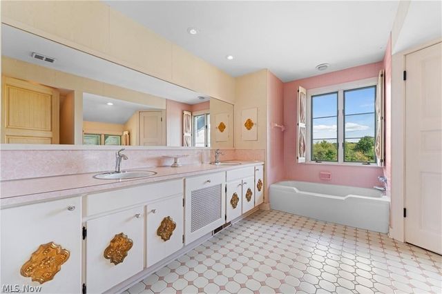 550 Warner Road SE, Vienna, OH 44403