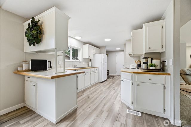 24720 SE 380th Street, Enumclaw, WA 98022