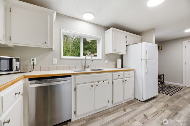 24720 SE 380th Street, Enumclaw, WA 98022