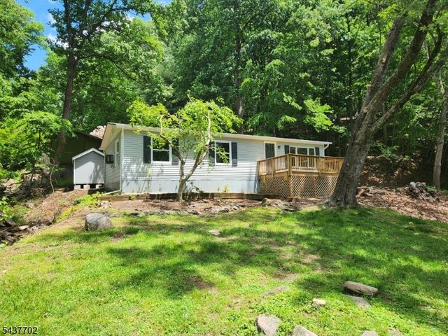 1 Watergate Dr, High Bridge Boro, NJ 08829