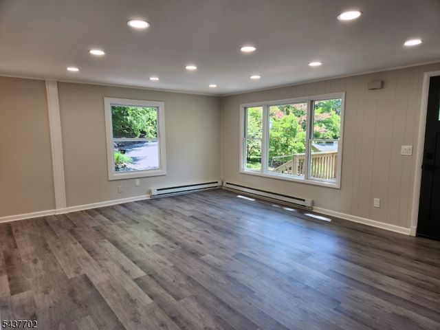 1 Watergate Dr, High Bridge Boro, NJ 08829
