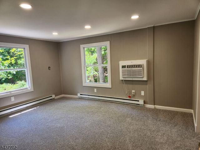 1 Watergate Dr, High Bridge Boro, NJ 08829