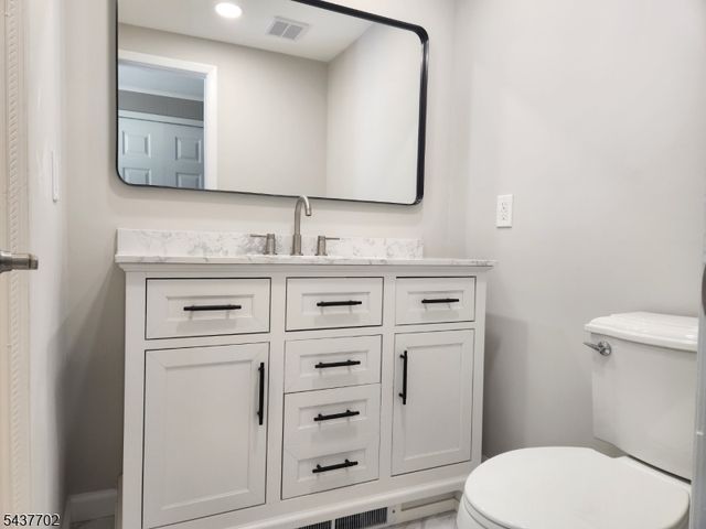 1 Watergate Dr, High Bridge Boro, NJ 08829