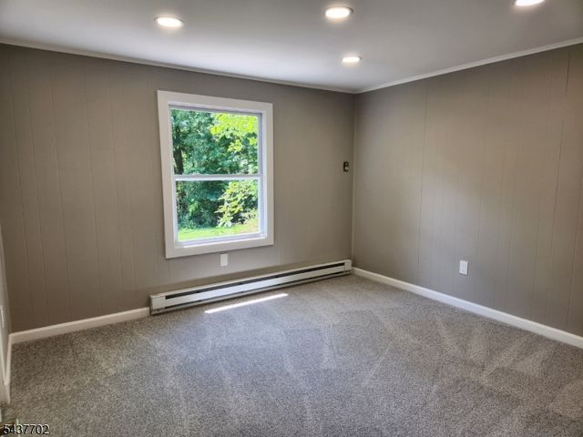 1 Watergate Dr, High Bridge Boro, NJ 08829