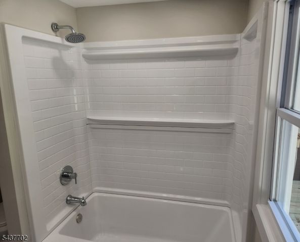 1 Watergate Dr, High Bridge Boro, NJ 08829