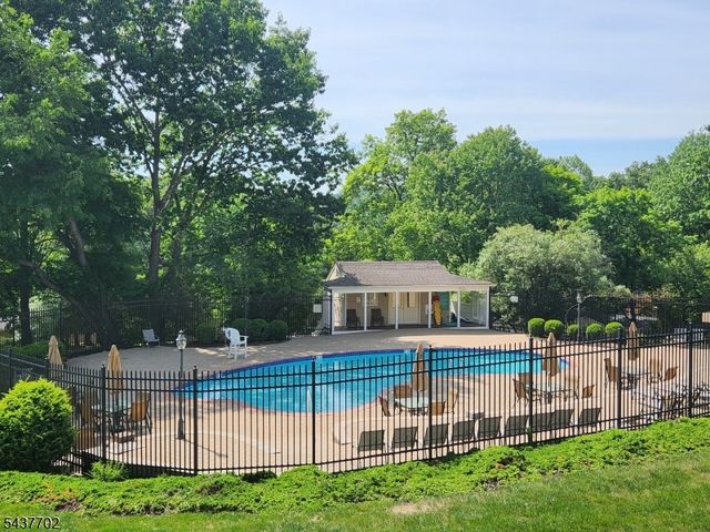 1 Watergate Dr, High Bridge Boro, NJ 08829