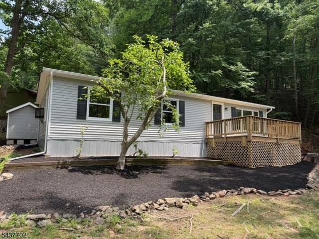 1 Watergate Dr, High Bridge Boro, NJ 08829