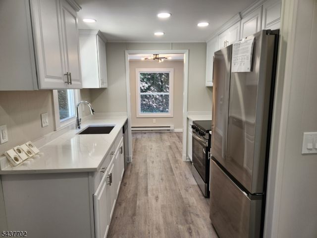 1 Watergate Dr, High Bridge Boro, NJ 08829