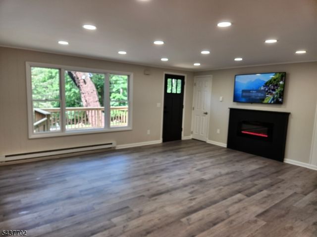 1 Watergate Dr, High Bridge Boro, NJ 08829
