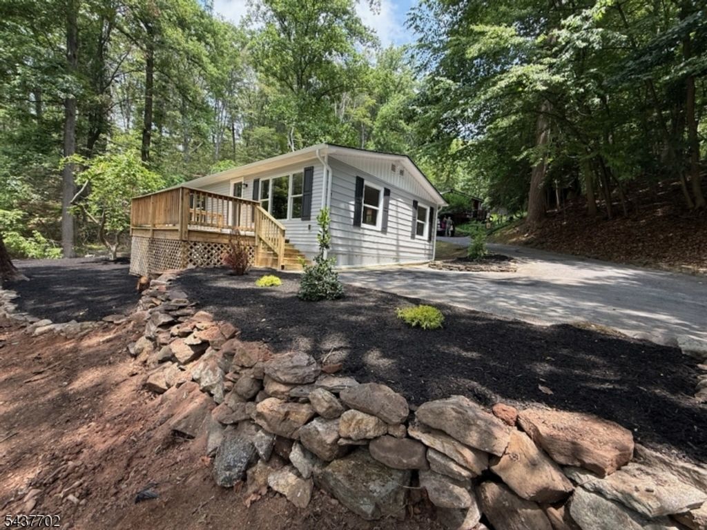 1 Watergate Dr, High Bridge Boro, NJ 08829