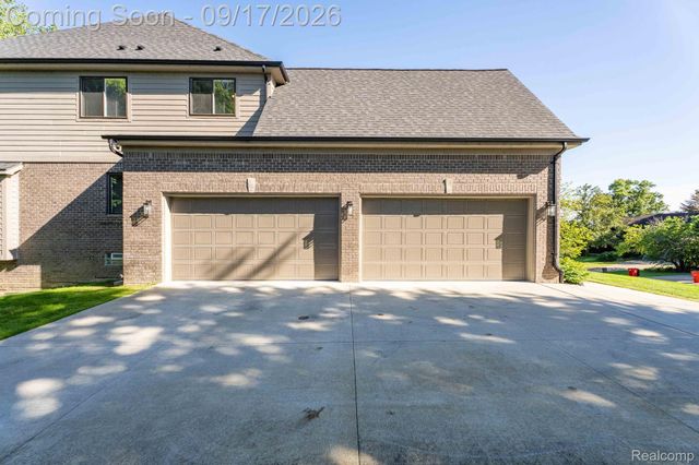 61314 Miriam Drive, Washington Township, MI 48094