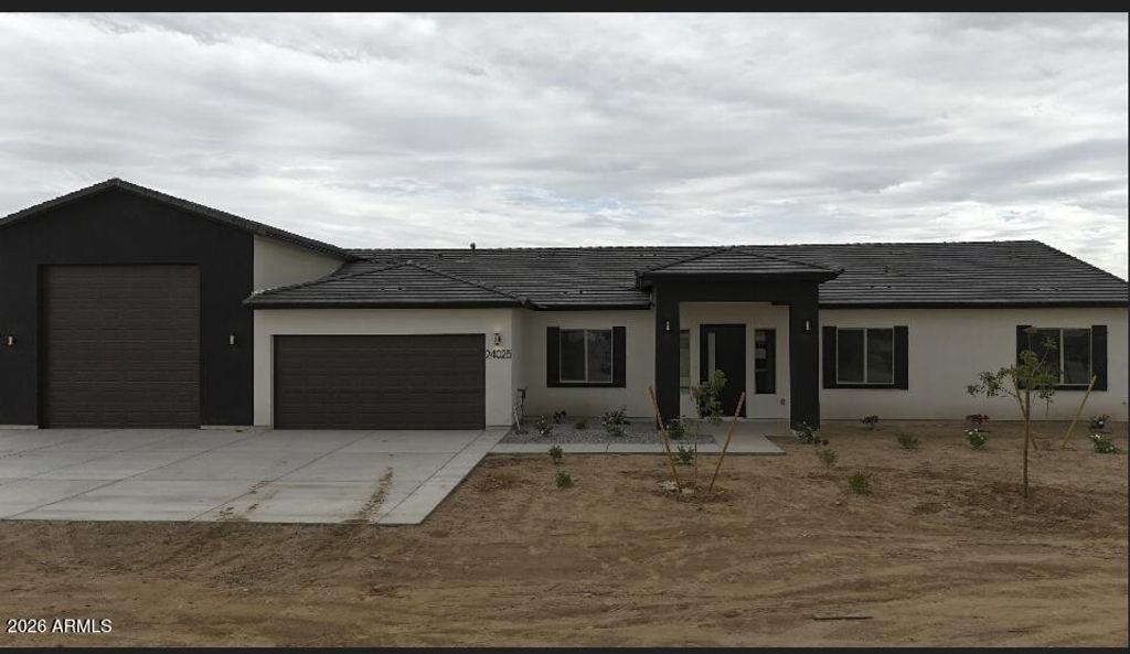 24025 W BEACON Lane, Wittmann, AZ 85361