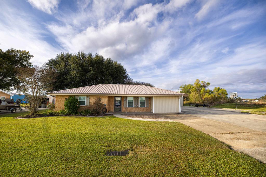 321 Karen Dr, Lockport, LA 70374