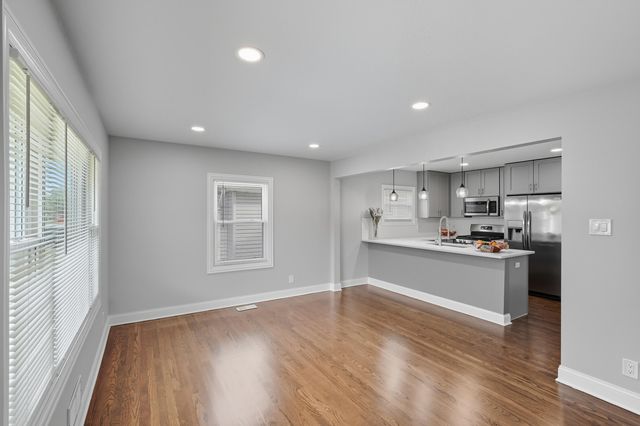 6833 Baring Avenue, Hammond, IN 46324