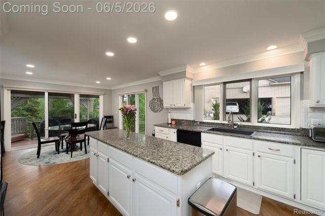 6514 Shagbark Drive, Troy, MI 48098