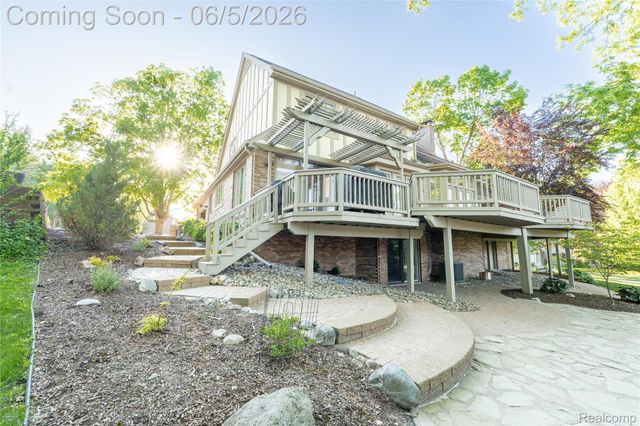 6514 Shagbark Drive, Troy, MI 48098