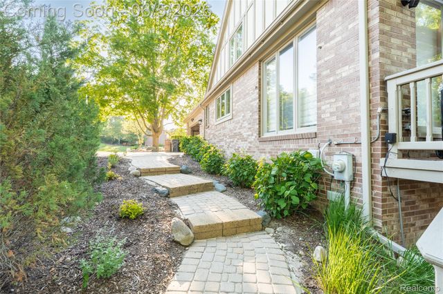 6514 Shagbark Drive, Troy, MI 48098