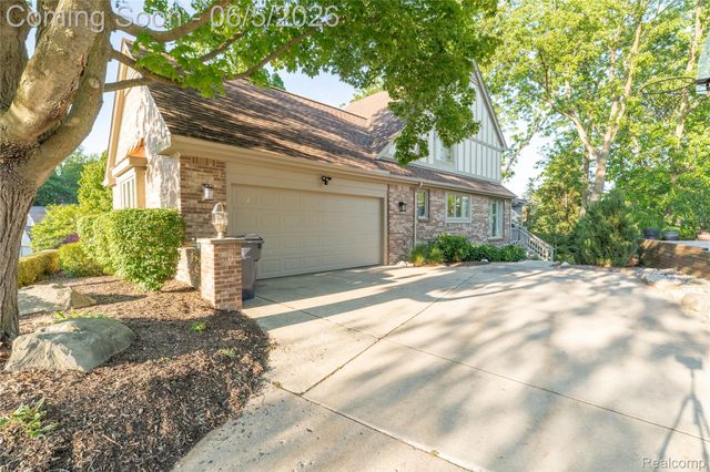 6514 Shagbark Drive, Troy, MI 48098