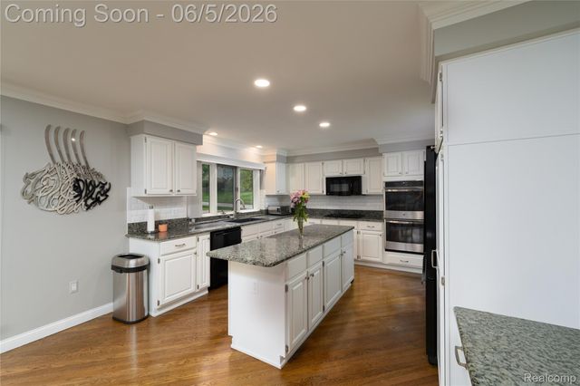 6514 Shagbark Drive, Troy, MI 48098