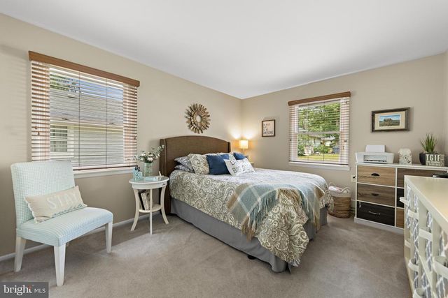 12 A WALNUT RD, Manahawkin, NJ 08050