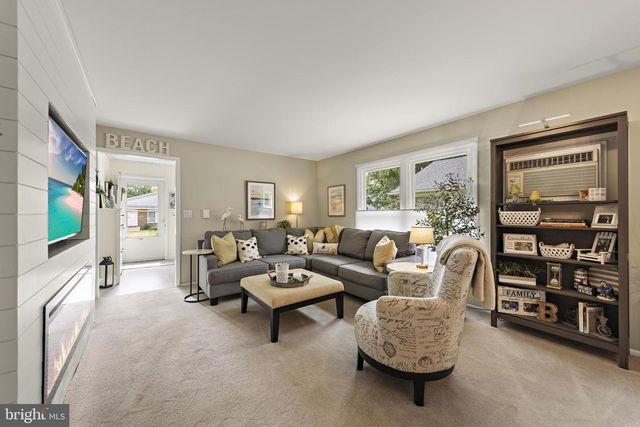 12 A WALNUT RD, Manahawkin, NJ 08050